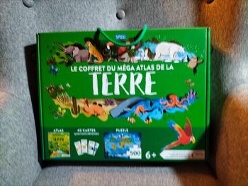Le coffret du méga atlas de la terre Sassi