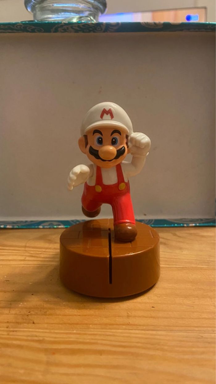 Figurine Mario rouge