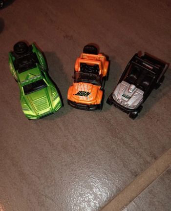 Lot 3 petites voitures Matchbox