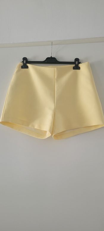 Short habillé jaune pastel