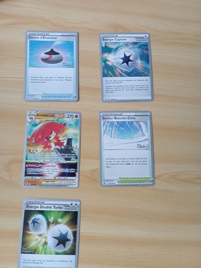 5 cartes Pokémon pour les collectionneurs - photo numéro 2