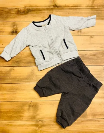 Ensemble gilet zippé et jogging gris 6 mois