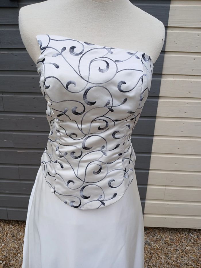 Robe de mariée originale Taille 34/36 - photo numéro 3