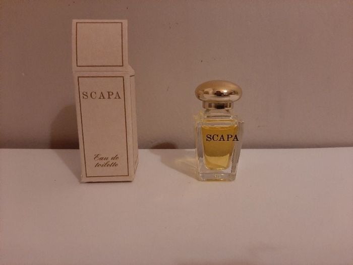 Miniature de parfum. Scapa