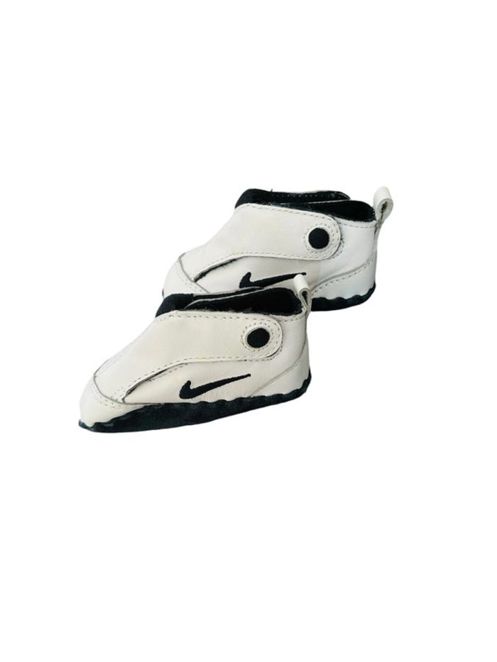 Chaussure Nike taille 16 - photo numéro 2