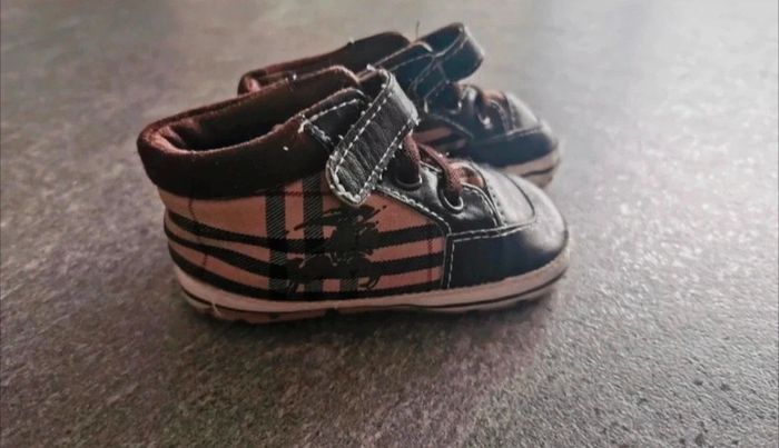 Chaussures à scratchs bébé 6/12 mois