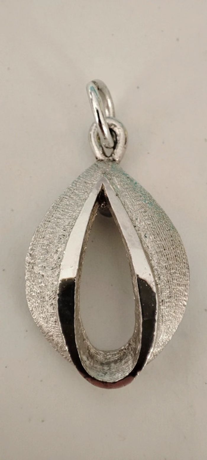 Pendentif couleur argenté - photo numéro 1