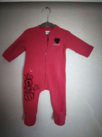 Combinaison Disney Rose avec motifs.