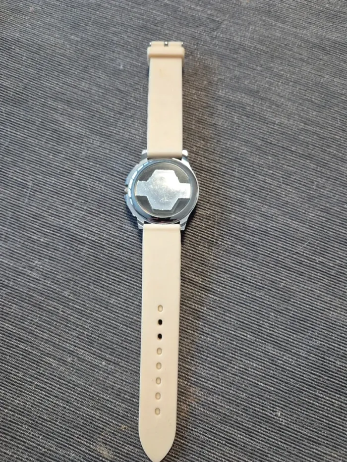 Montre fantaisie originale - photo numéro 3