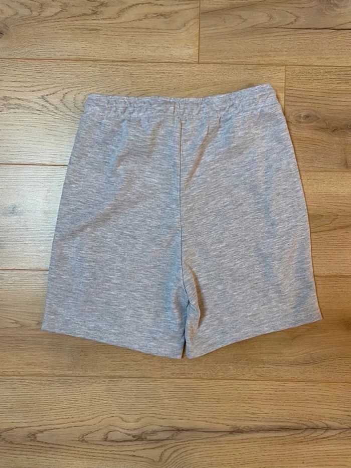 Short gris - photo numéro 4