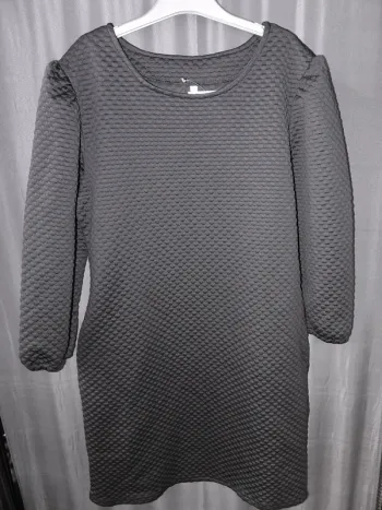 339420 robe noire gaufrée femme M