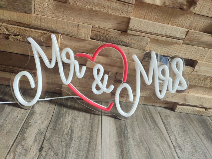 💡 Néon "Mr & Mrs" – Décoration lumineuse mariage / chambre / événement 💍
Éclairage LED - photo numéro 2