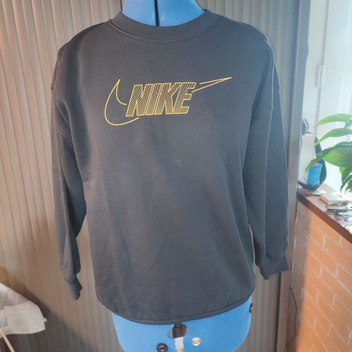 Sweat 10ans Nike noir et or neuf (erreur de taille) jamais porté juste lavé