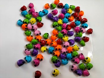 Lot de 100 têtes de mort ref 356