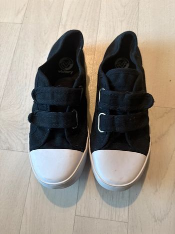 Basket en toile noire pointure 35 jamais porté