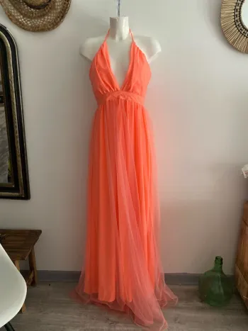 Magnifique robe longue rose fluo