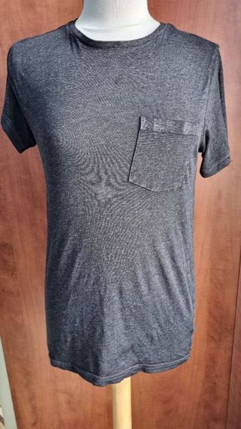T-shirt gris foncé taille S (16ans)