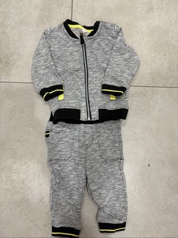Ensemble survêtement bébé garçon marque Esprit neuf taille 9 mois