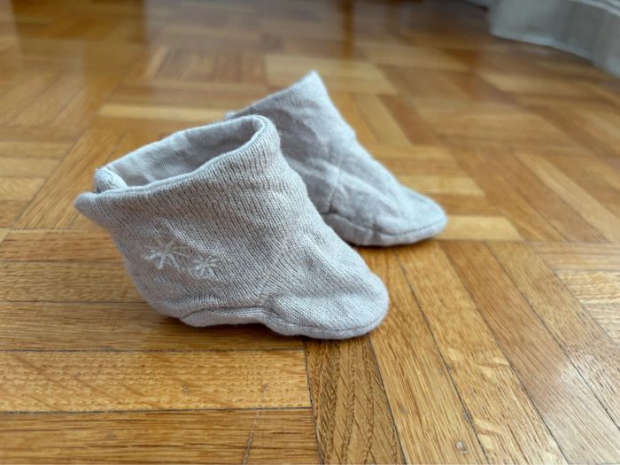 Chaussons Naissance / 1 mois beige parfait état - photo numéro 2