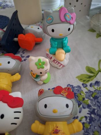 Hello kitty figurines