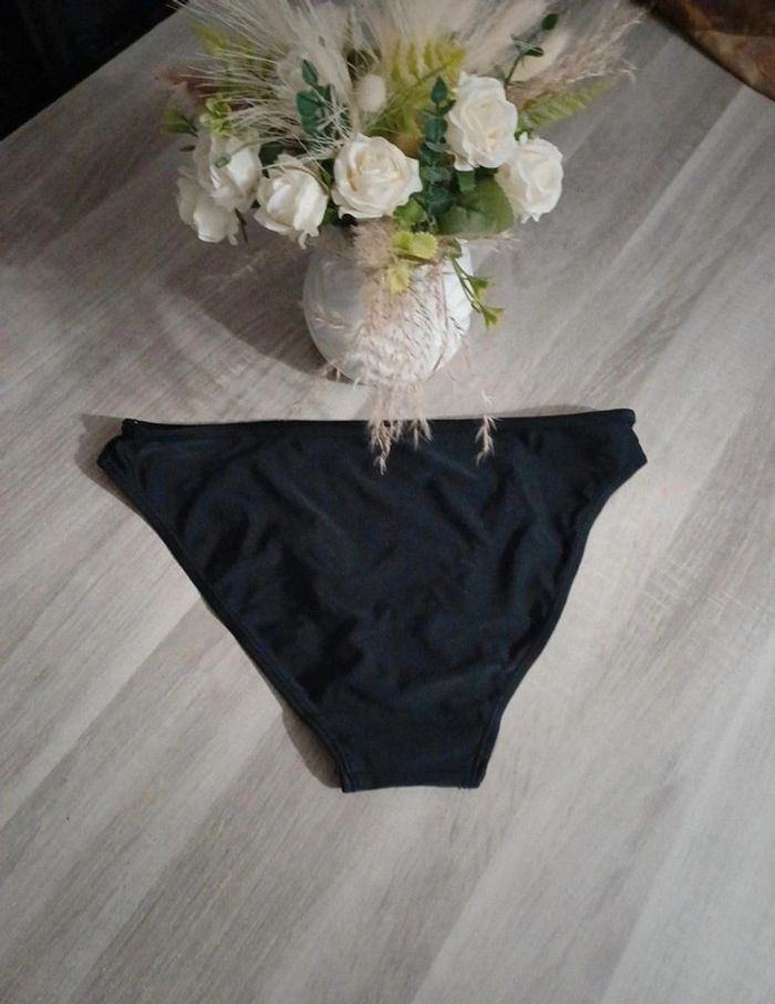 Bikini noir neuf
Taille 40 - photo numéro 5