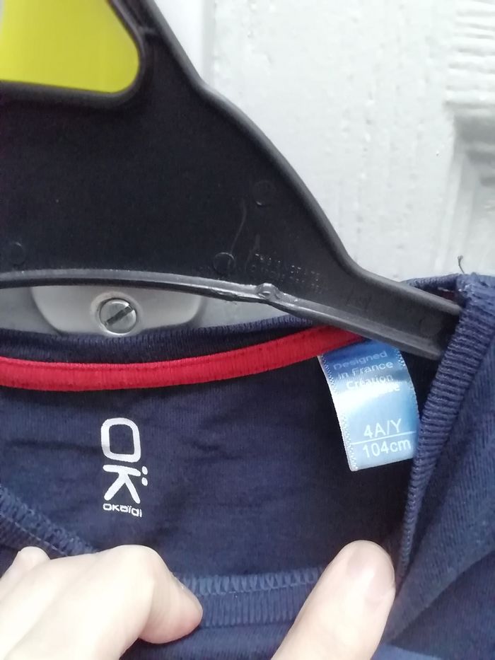 Vends t-shirt garçon été bleu marine avec motif sur le devant. - photo numéro 5