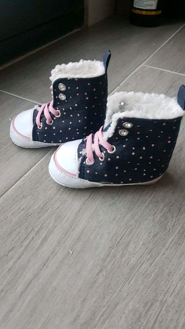 Chaussons baskets neufs taille 18-19 - photo numéro 3
