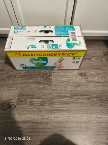 1 carton Pampers 94 couches Taille 2