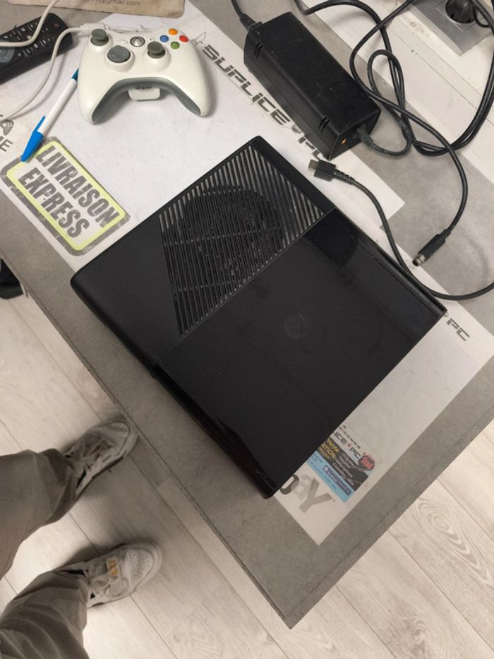 Xbox 360 E sans HDD seule - photo numéro 7