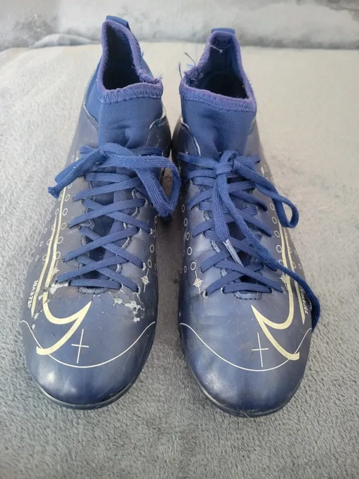 Chaussure de foot 35 violet