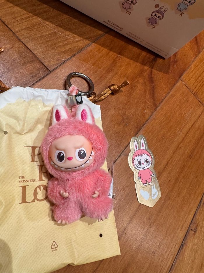 Labubu pin for love cœur secret - photo numéro 2