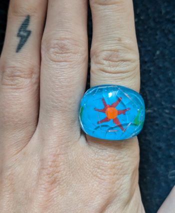 Bague en résine style vintage