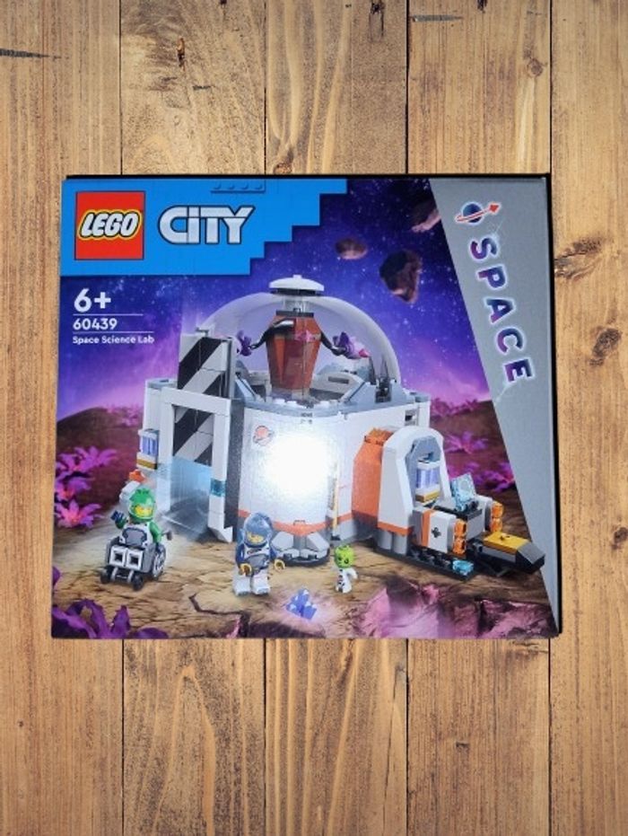 LEGO City 60439 - Le Laboratoire Scientifique de l’Espace
(Neuf scellé:)