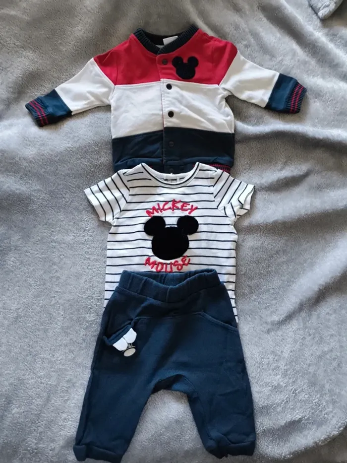 Ensemble Mickey (veste/tshirt/pantalon)