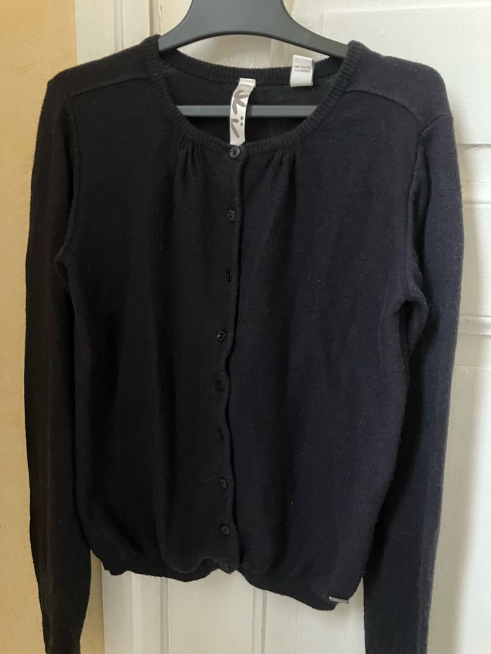 Gilet noir Okaïdi 8/10 ans (1€50) - photo numéro 2