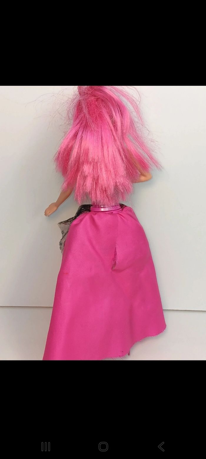Poupée mattel barbie Rock N' Royals rose  fonctionne a piles 
Barbie chante fonctionne - photo numéro 4