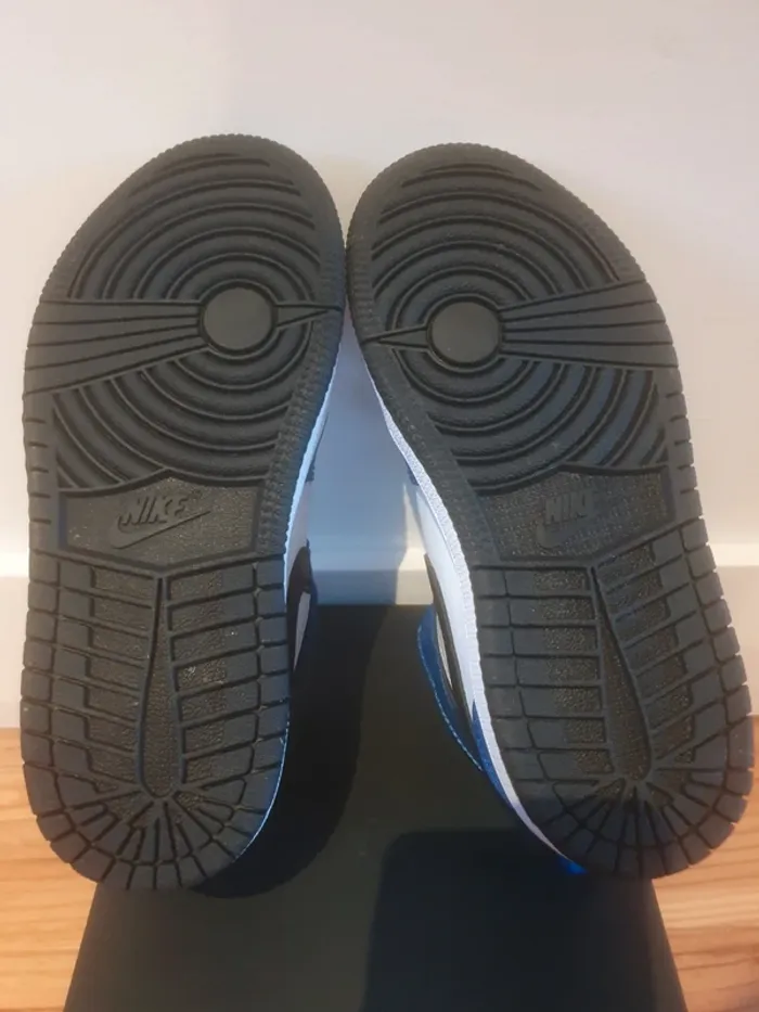Nike Jordan 1 Mid (28) - photo numéro 7