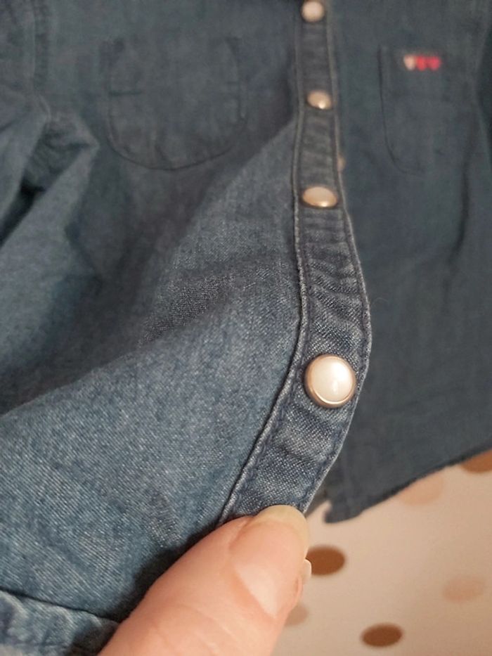 🦋 Chemise jean 18m - photo numéro 4