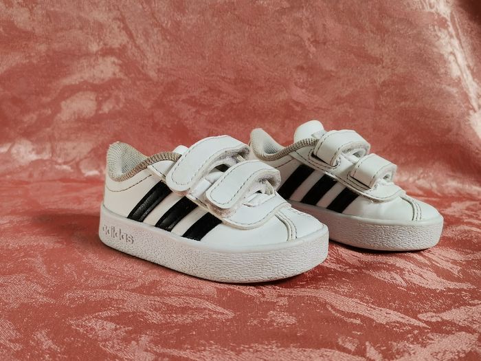 Basket blanche Adidas taille 18 unisexe - photo numéro 9