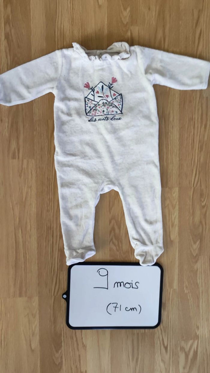 pyjama en velours taille 9 mois