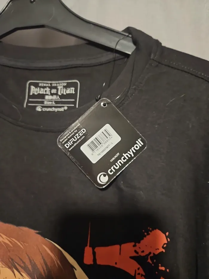 Tee shirt attaque des titans - photo numéro 4