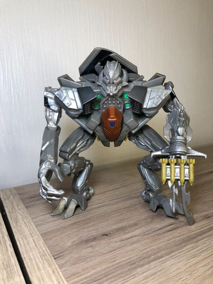 Figurine action figure transformers dark side of the moon - photo numéro 2