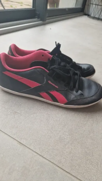 Basket Reebok taille 41 noir et rose tres bon etat