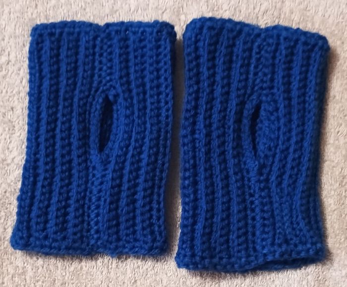 Mitaines "Cobalt" fait main au crochet taille M / L - photo numéro 5