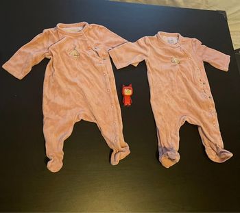 Lot de 2 pyjamas roses identiques