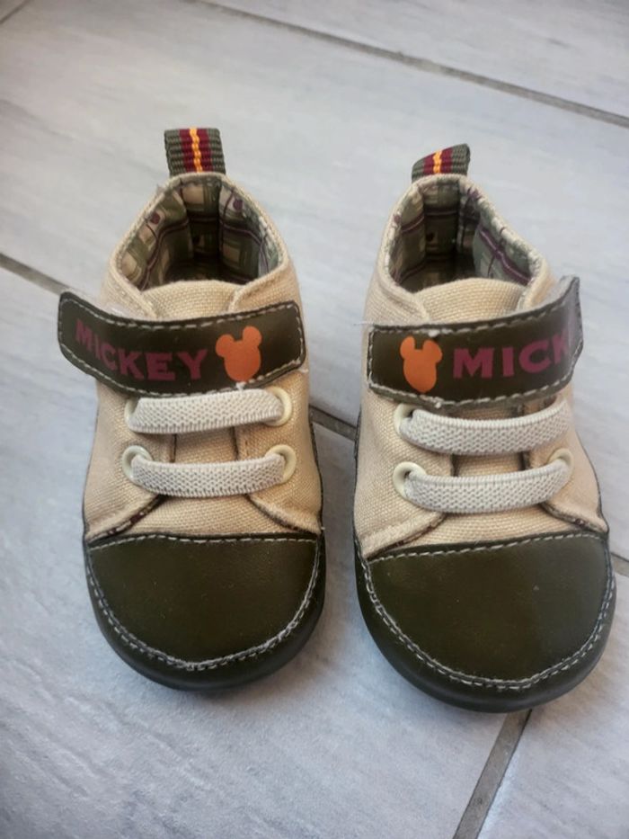 Chaussures mickey bébé garçon pointure  18