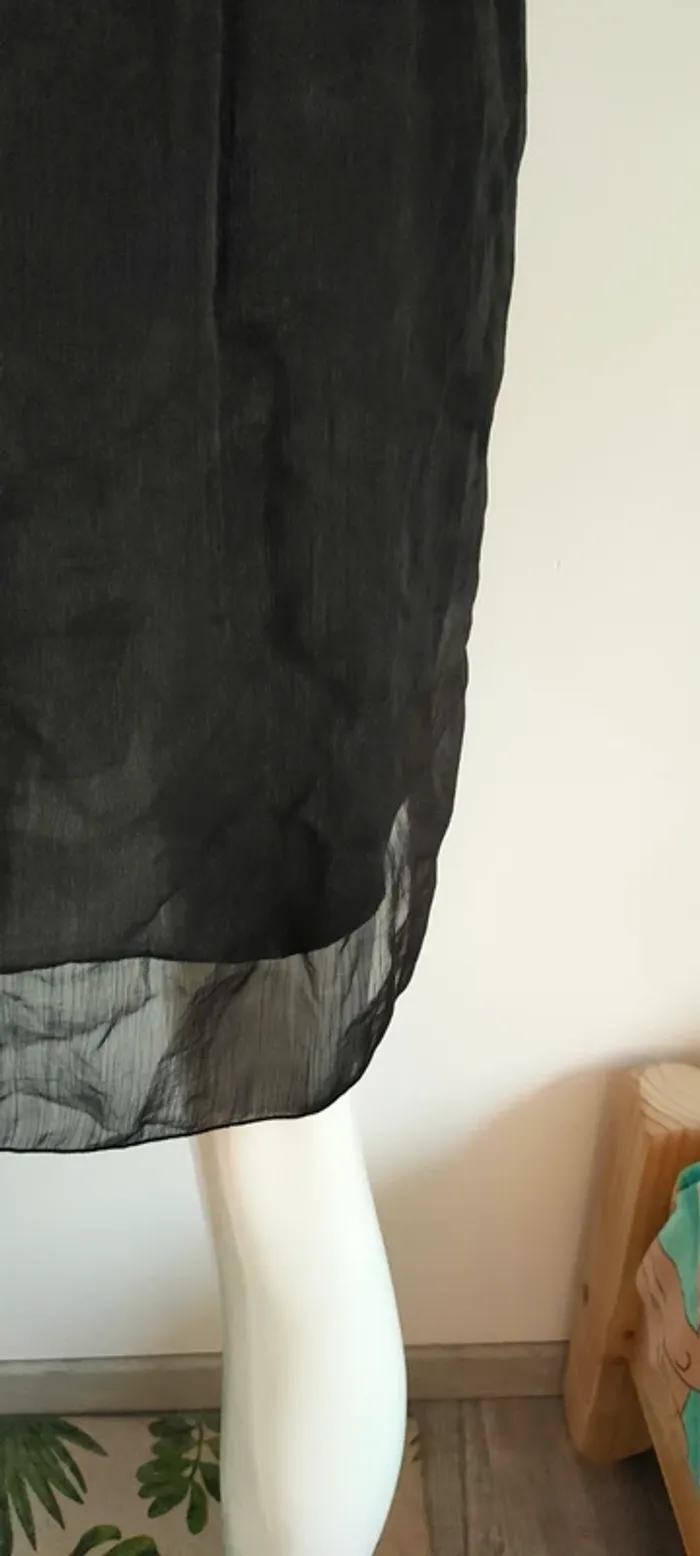Robe noire d'été, avec plastron perlé - photo numéro 5