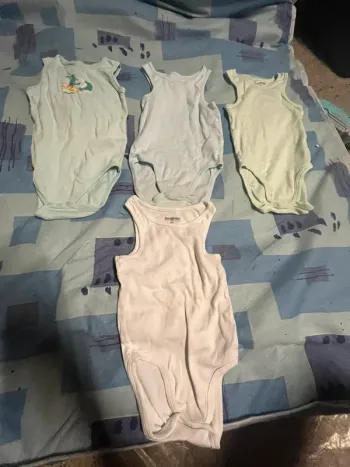 Lot de 4 bodies sans manche taille 86 cm