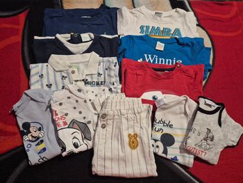 Lot vêtements disney 6 mois