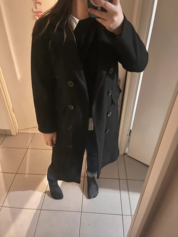 Manteau noir cintré doublé boutonnage